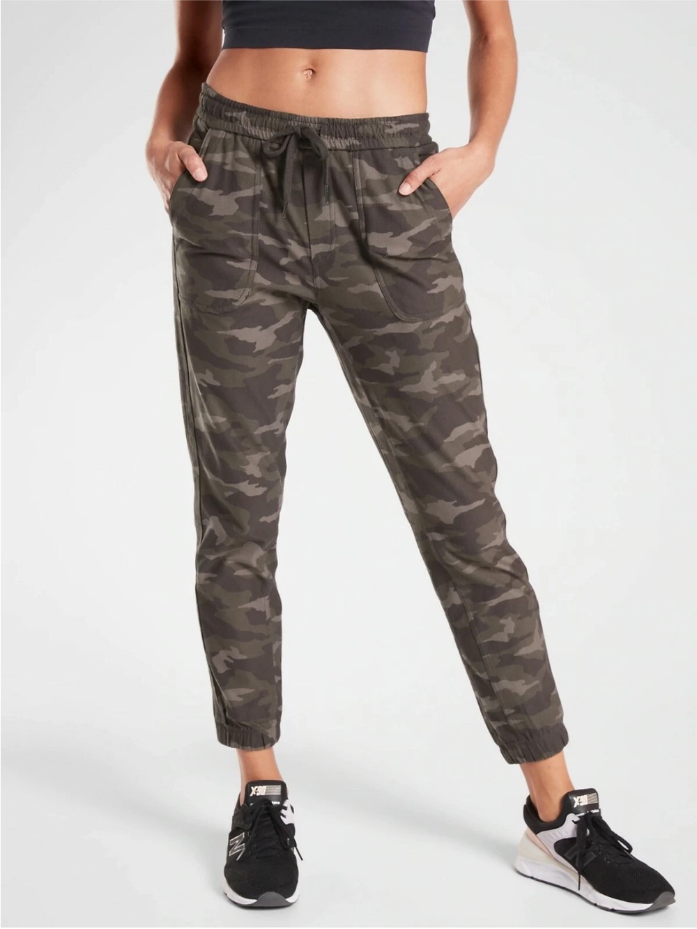Athleta Camo Farallon Jogger in size 6 great condition.
